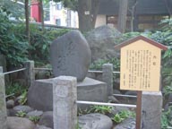 浅草寺境内 - 力石